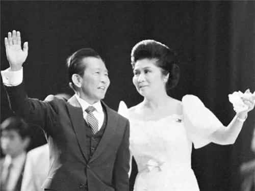 伊梅尔达|她是最奢靡的第一夫人，贪污国家百亿后移居美国，如今钱花完了吗