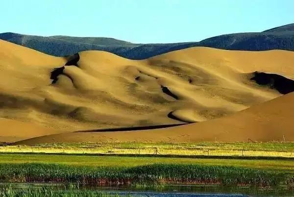 新疆维吾尔自治区 天山脚下的边陲小城，名气虽不及伊犁，但风景美如画