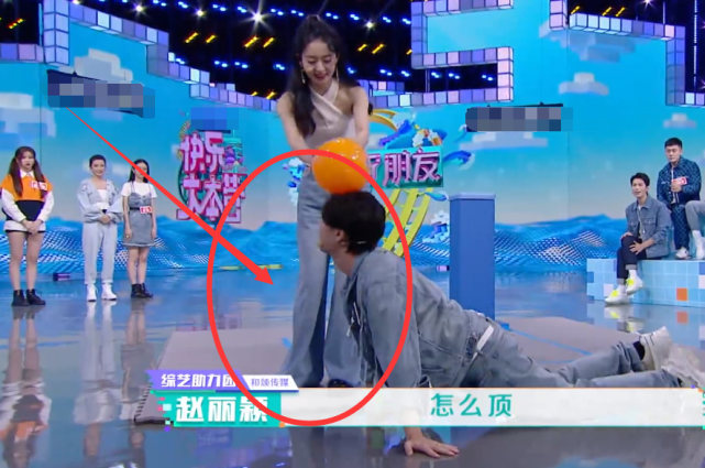 赵丽颖|赵丽颖录节目穿超长拖地裤,无意看到露出的鞋跟,才明白她的小心思