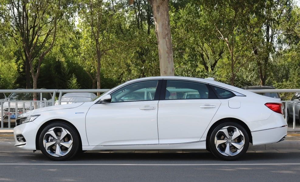 「丰田凯美瑞」手握24万，开完本田雅阁，再换上丰田凯美瑞，车主：差距一目了然