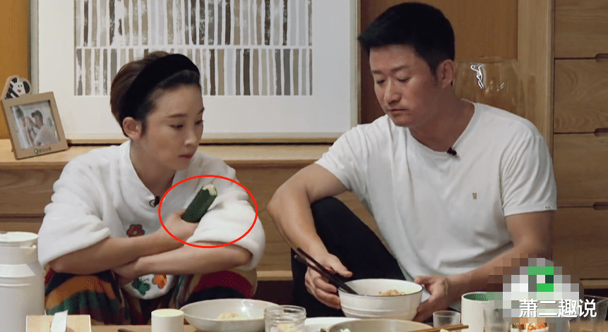 谢楠|谢楠跟着吴京秀恩爱，两餐都粒米不沾，小鸟胃折射女星的真实饭量