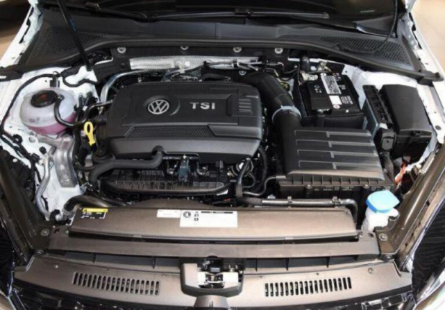 『大众汽车』纯进口跌至20万，不香？入华近20年基本没差评，曾高卖到41.3万