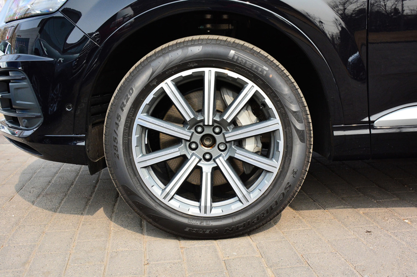 『奥迪Q7』新款刚上市！老款狂跌19万，当年比路虎还火爆，现成打折王还没人要