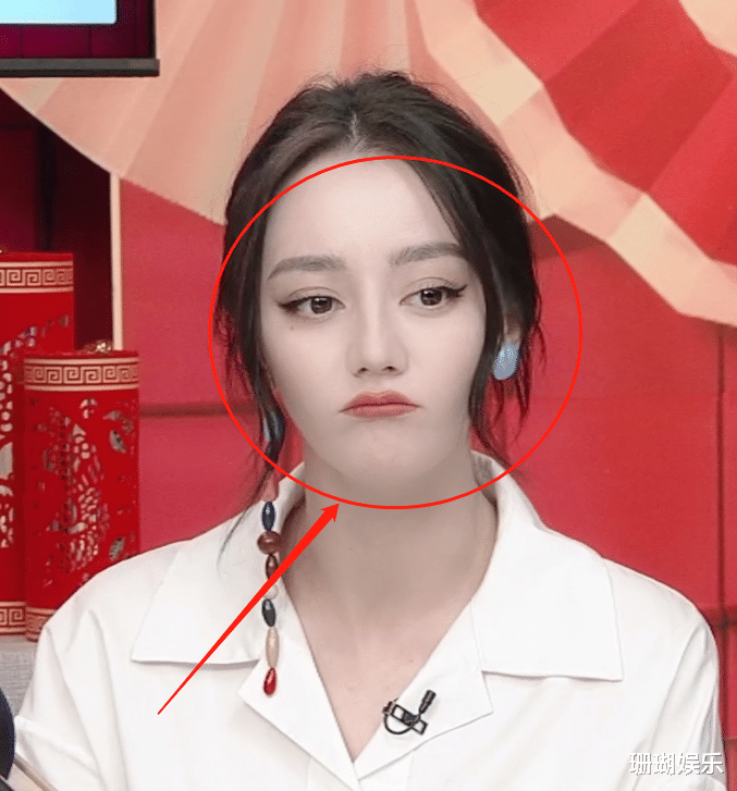 迪丽热巴|迪丽热巴直播将勺子咬断了，没了十级精修后，28岁皮肤状态好真实