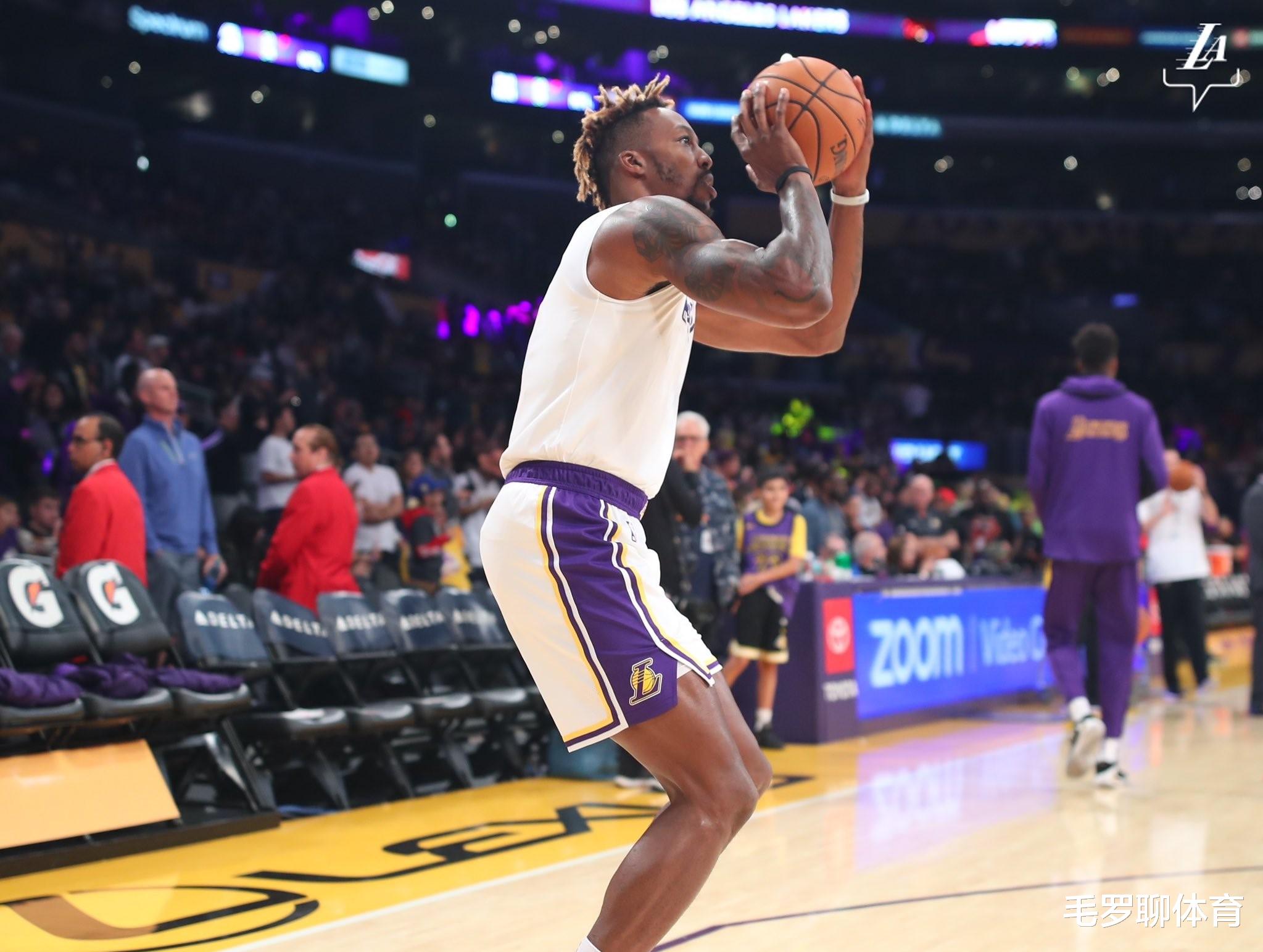 湖人队▲湖人第4巨头顾全大局，为詹皇第四冠压哨归队，苦练秘密武器3中3