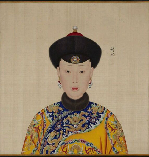 乾隆|郎世宁曾给乾隆12位皇妃画像，你认为哪个最漂亮？可能是富察皇后