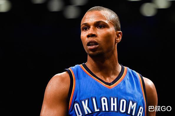 「特尔费尔」NBA最惨球员!哥哥和母亲皆因新冠去世,赚1900万美金有啥用?