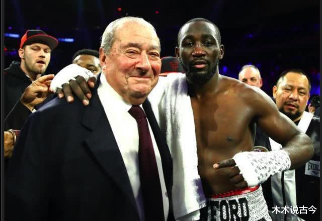 克劳福德@这位黑人拳王“口味”有多独特？独宠250斤妻子，结婚5年生5个娃