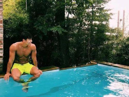 金钟国■崔真实事件，金钟国面对过的黑暗，可能比你想象的还不容易