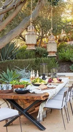 []庭院里的派对