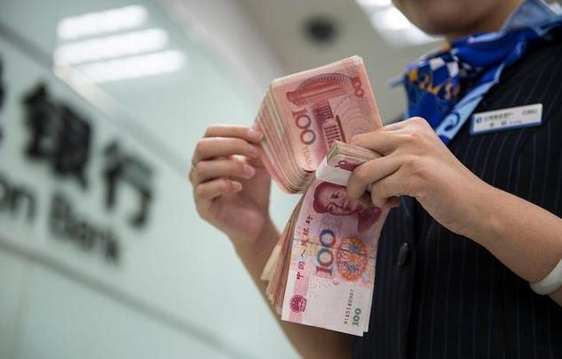 利息@有20万存款的人，别再傻傻存定期了，银行员工：这样存年利息过万