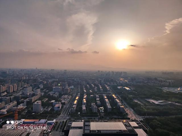 小米科技|上手小米10年的「至尊机」！售价5299，这超大杯分量十足