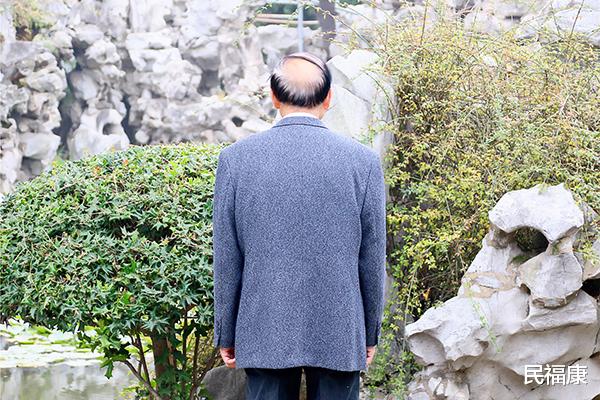 深蹲|50岁后，如果能毫不费力的完成2个动作，说明体质好，长寿或不难