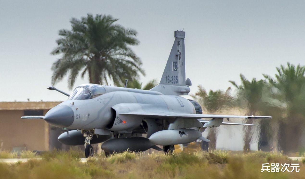 「印度」印度空军扳回一局，米格21轰炸巴铁军营，枭龙战机拦截失败