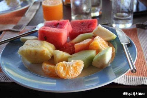 「水果」夏天吃水果是增肥还是减肥?营养师提醒:吃几种水果比吃肉还增肥