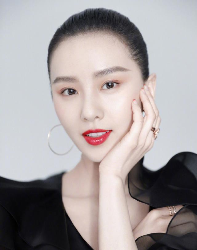 向往的生活▲刘诗诗不愧是\天鹅美人\,复工首封优雅大方,做妈妈后气质更好了