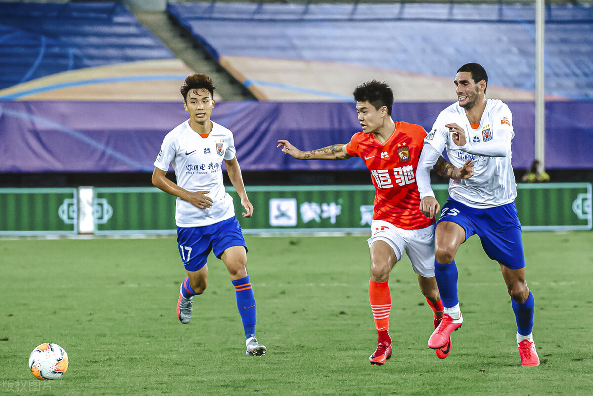 广州恒大|冤不冤！恒大本轮输鲁能球迷揪出最大水货，直言他葬送球队好局