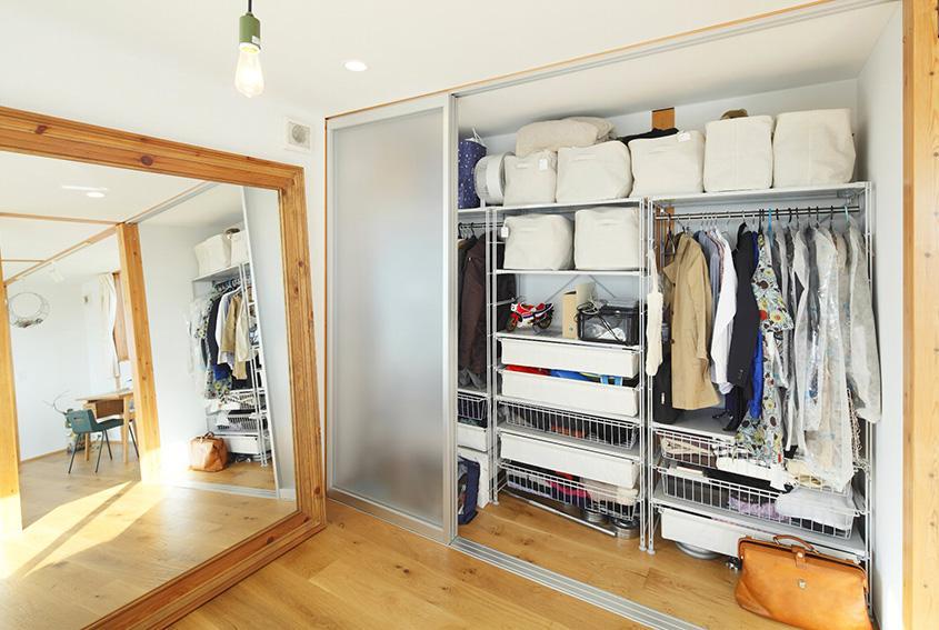 |加隔板的衣柜过时了，日本的这种设计效果才好，灵活又能省钱