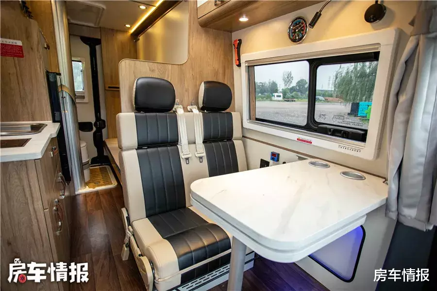 房车|退休夫妻选房车，这款大通房车咋样？2.0T自动挡性价比高不用加装