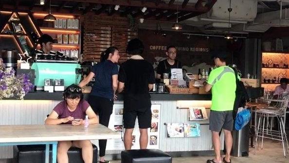 郑伊健|参观郑伊健的家：在香港包鱼塘，住村屋，跟蒙嘉慧过着归隐般生活