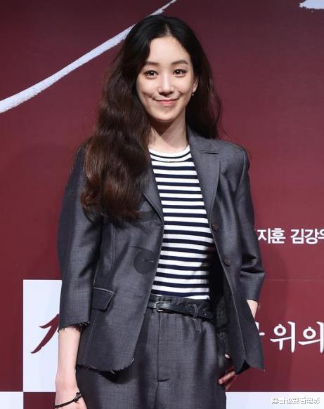 郑丽媛|微笑女王郑丽媛：同时秘恋两男星后名声扫地，今39岁颜值开挂！