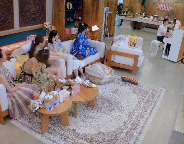 金瀚|金瀚钢琴弹唱,开口第一句惊艳到姐姐们,吉娜都竖大拇指点赞