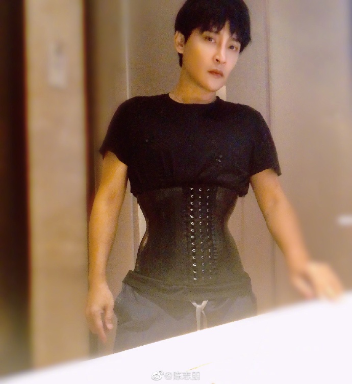 陈志朋|辣眼睛的陈志朋终于回归正常，50岁告别油腻，瘦成小鲜肉