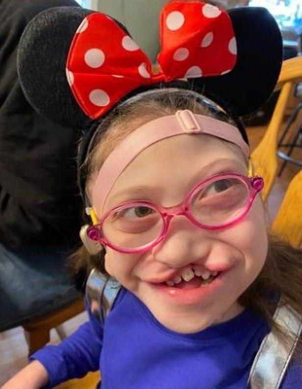 英国英鸟|美国代孕母亲坚持生下畸形儿，女孩在收养家庭幸福生活8年去世