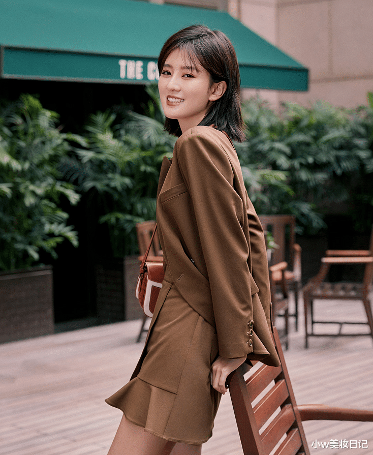 穿衣搭配|乔欣气质华丽蜕变！演绎职场穿搭优雅又知性，轻松打造精致高级感