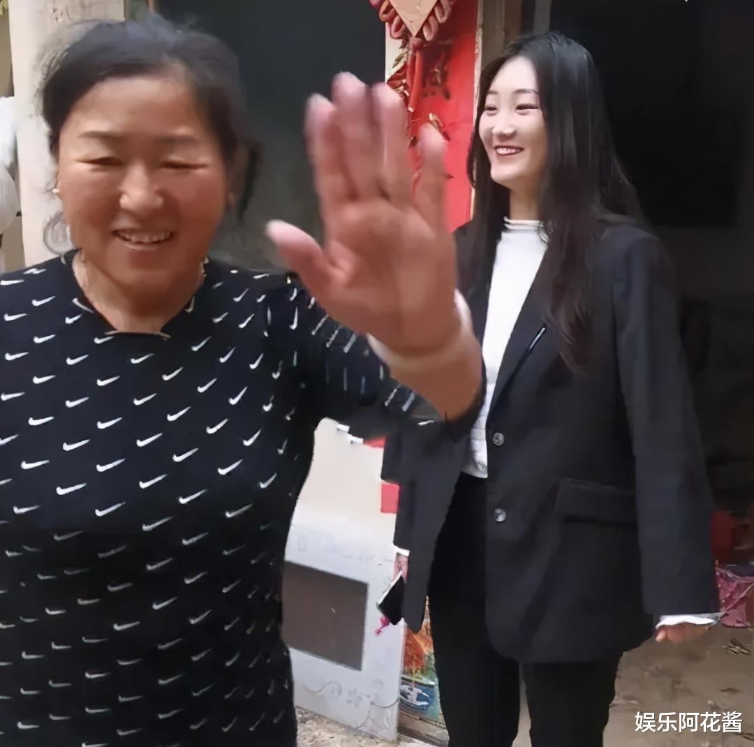 朱之文|结婚不到10天，大衣哥儿媳妇就开直播当网红，还吐槽婆婆没文化