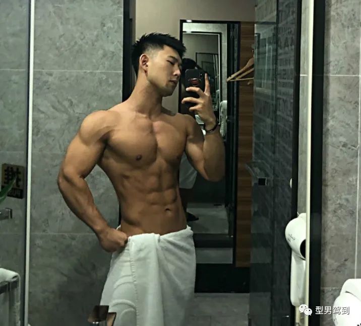 健身|杭州肌肉胸毛哥走红,正太脸金刚身太可了