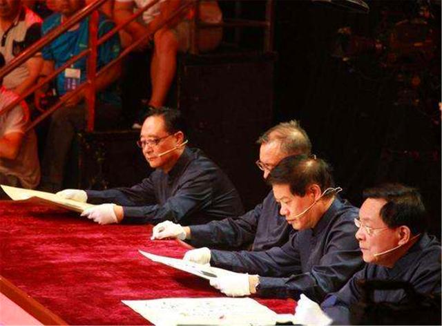 晓君侃史|浙江商人用2万伪造古董,专家鉴定值24亿,他跑去银行取出6个多亿