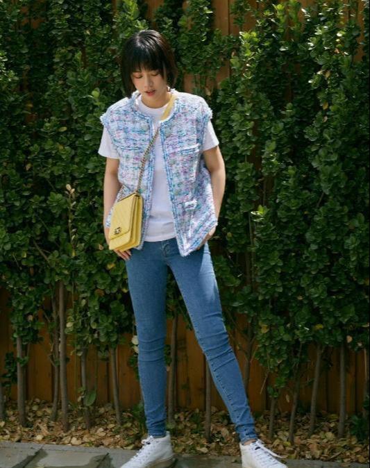 「古力娜扎」马思纯身材挺好,穿裹身牛仔裤腿上也没赘肉,搭配清爽又少女感