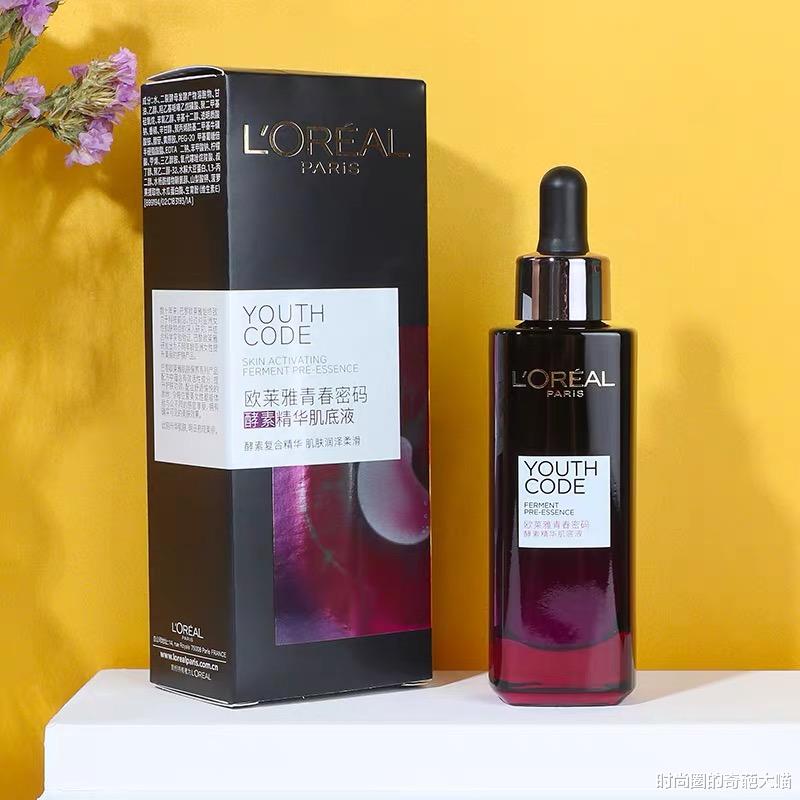 朴信惠■朴信惠久违亮相状态佳，冻龄美貌hold住媒体镜头，与男方牵手秀甜蜜