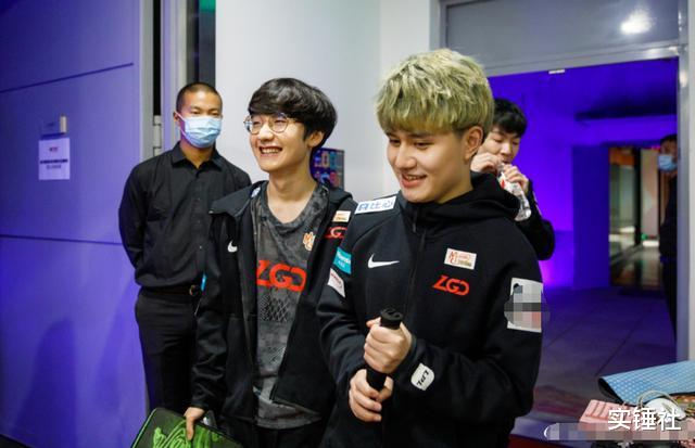 LGD|小花生上热搜后深夜回应LGD淘汰，明年还要打首发！被狂喷三千条