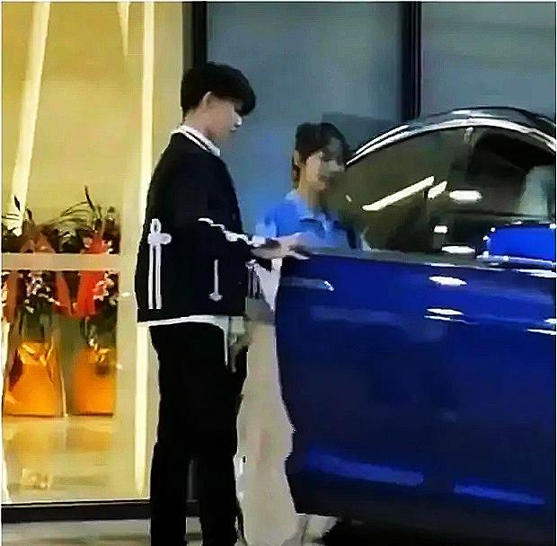 任嘉伦|任嘉伦身高真的是178㎝？与一米八的男演员站在一起，差距真的明显