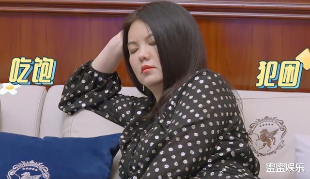 李湘|李湘有钱懒又胖，夜宵还要吃肘子，三文鱼生吃不担心寄生虫吗？