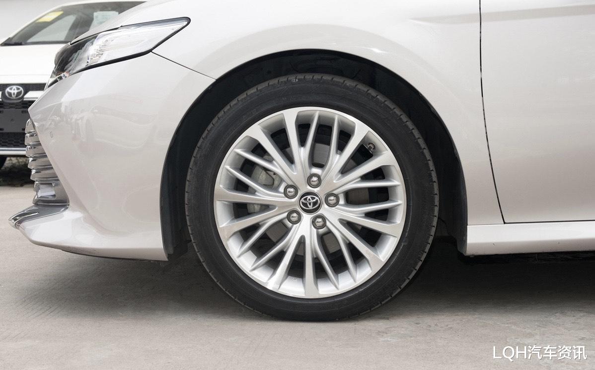 「b级车」丰田最畅销的B级车，油耗4.1L，一公里3毛钱，月销16385辆