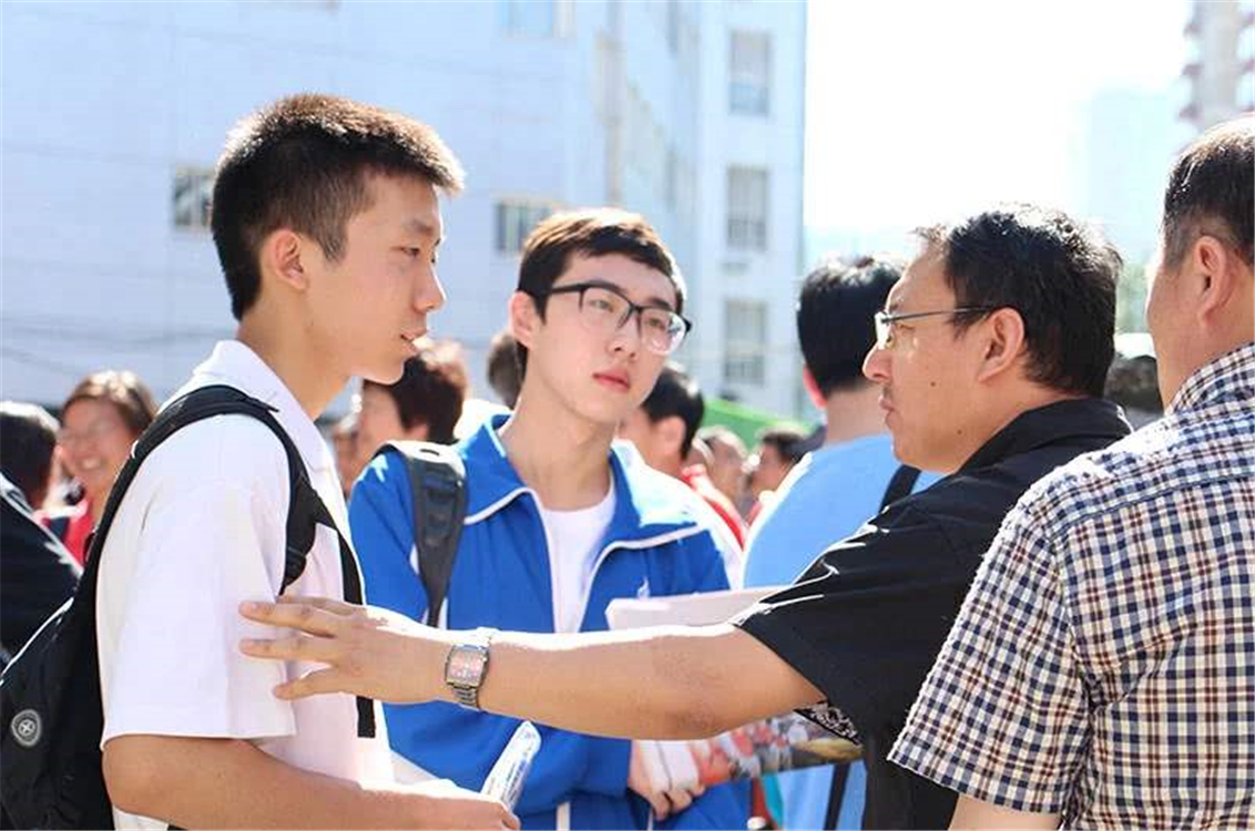 数学|数学成绩“拔尖”的孩子，通常有“3个共性”，你家孩子有吗