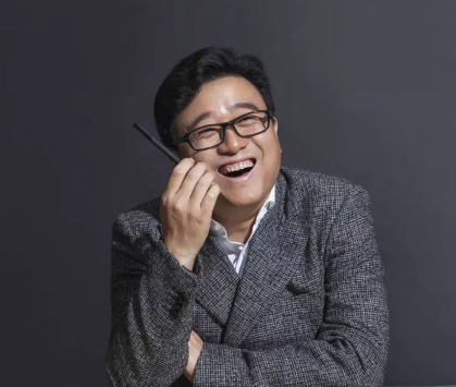 段永平|黄铮40岁卸任CEO，背后是谁？急流勇退或许是往前一步
