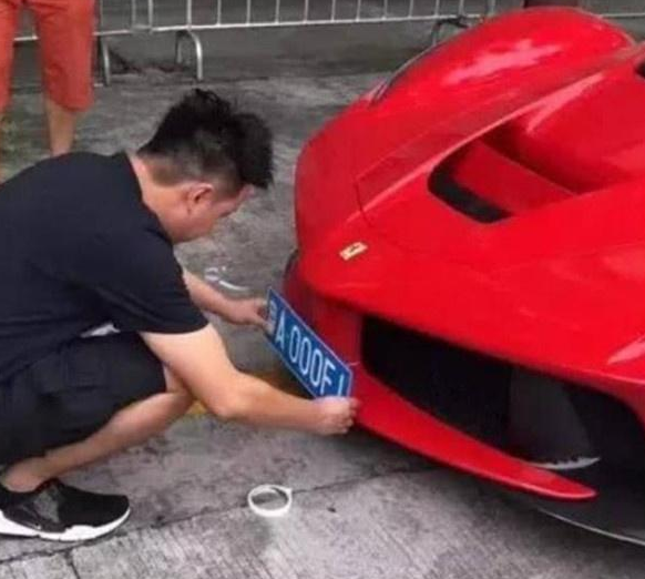 [买车]70多万买了个车牌一个8都没，现有人出350万都不卖：打发叫花子？