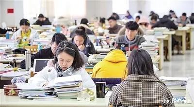 『奖学金』读完三年研究生要花多少钱？普通家庭负担得起吗？钱花得值不值？