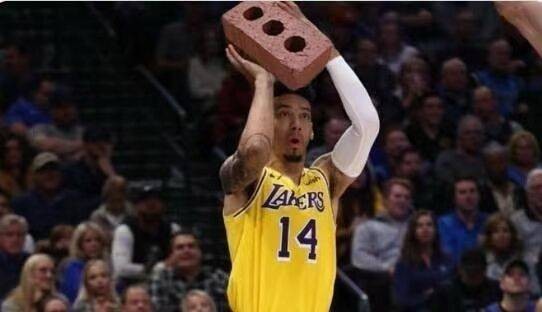 勒布朗·詹姆斯|格林摊上一大事!妻子被死亡威胁!疯了吧?詹姆斯的回应真暖心!