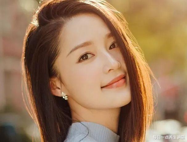 「」当女性身体雌性激素偏低时,身体会有哪些状况呢?了解一下!