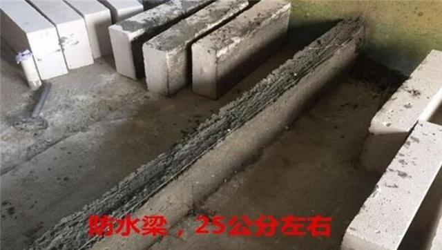 师傅说这才是标准的砌墙方法, 只是很多师傅都嫌麻烦不愿做