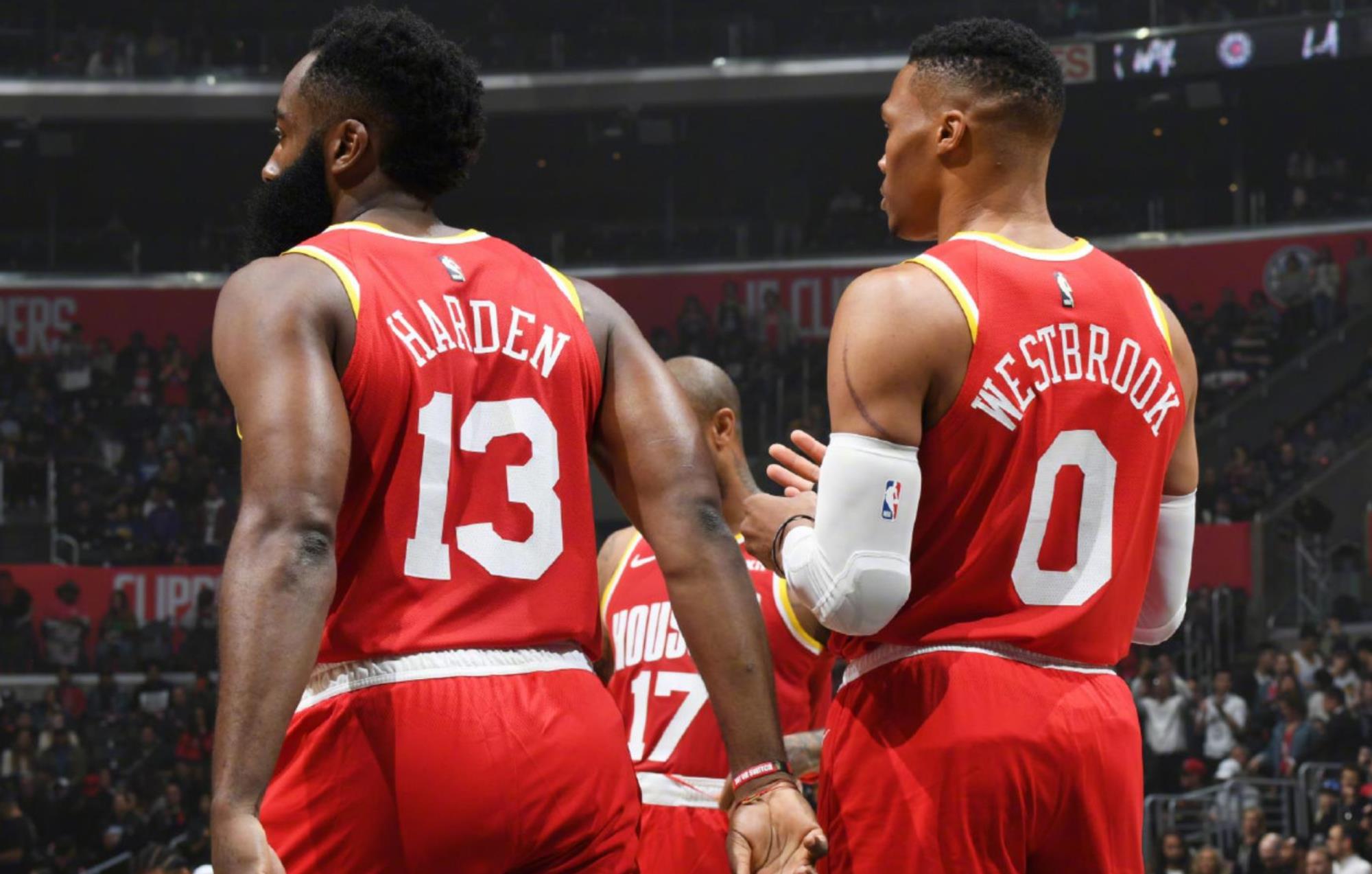 火箭队|哈登威少等的人要来了？新赛季的火箭队将组建三巨头向总冠军冲了