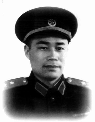 王近山|他是二野第一功臣，建国后派人接老父意外惨死，伟人听后大怒