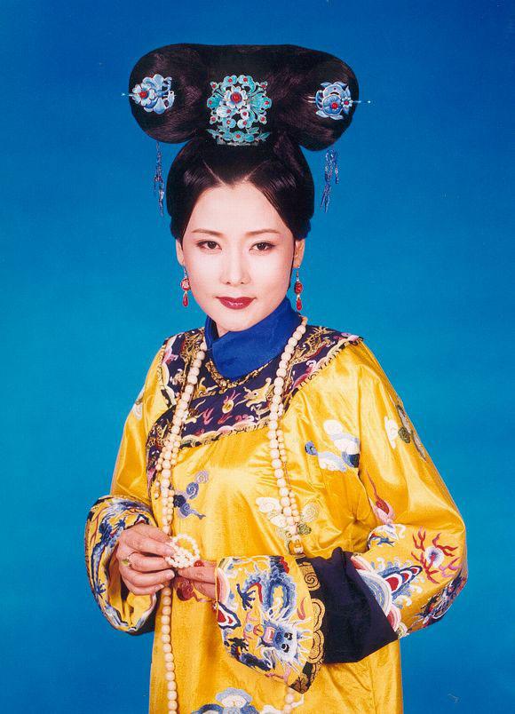 何赛飞年轻时美爆了,结婚30年无绯闻,老公是初恋,儿子跟她姓