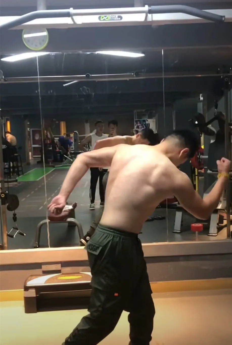 健身|网红自然健身14年，身材长这样？网友：14年都在健身房洗澡吗