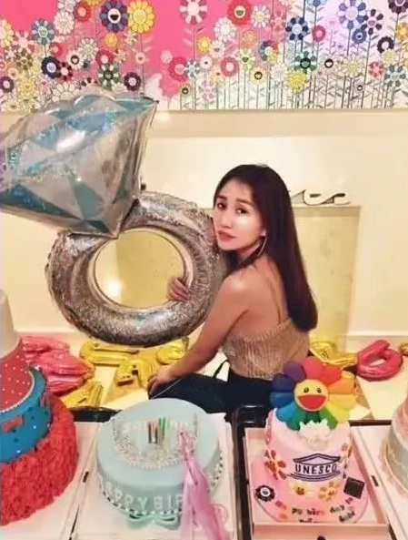 何超盈|她是赌王何鸿燊女儿杨颖闺蜜，青春叛逆时曾被爆吸毒，如今为孩子拼命减肥暴瘦